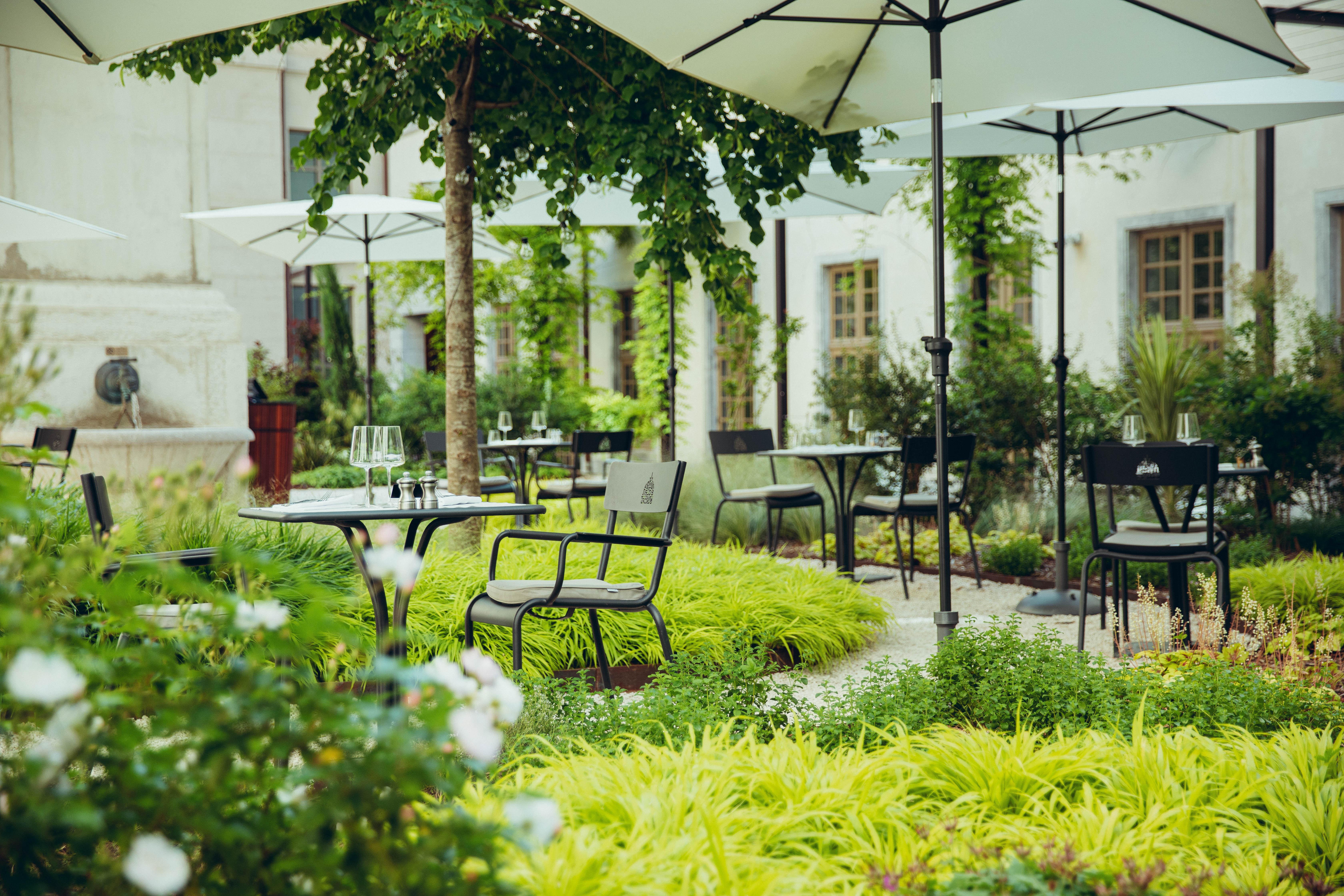 Intercontinental Lyon - Hotel Dieu By Ihg Extérieur photo The garden of the restaurant