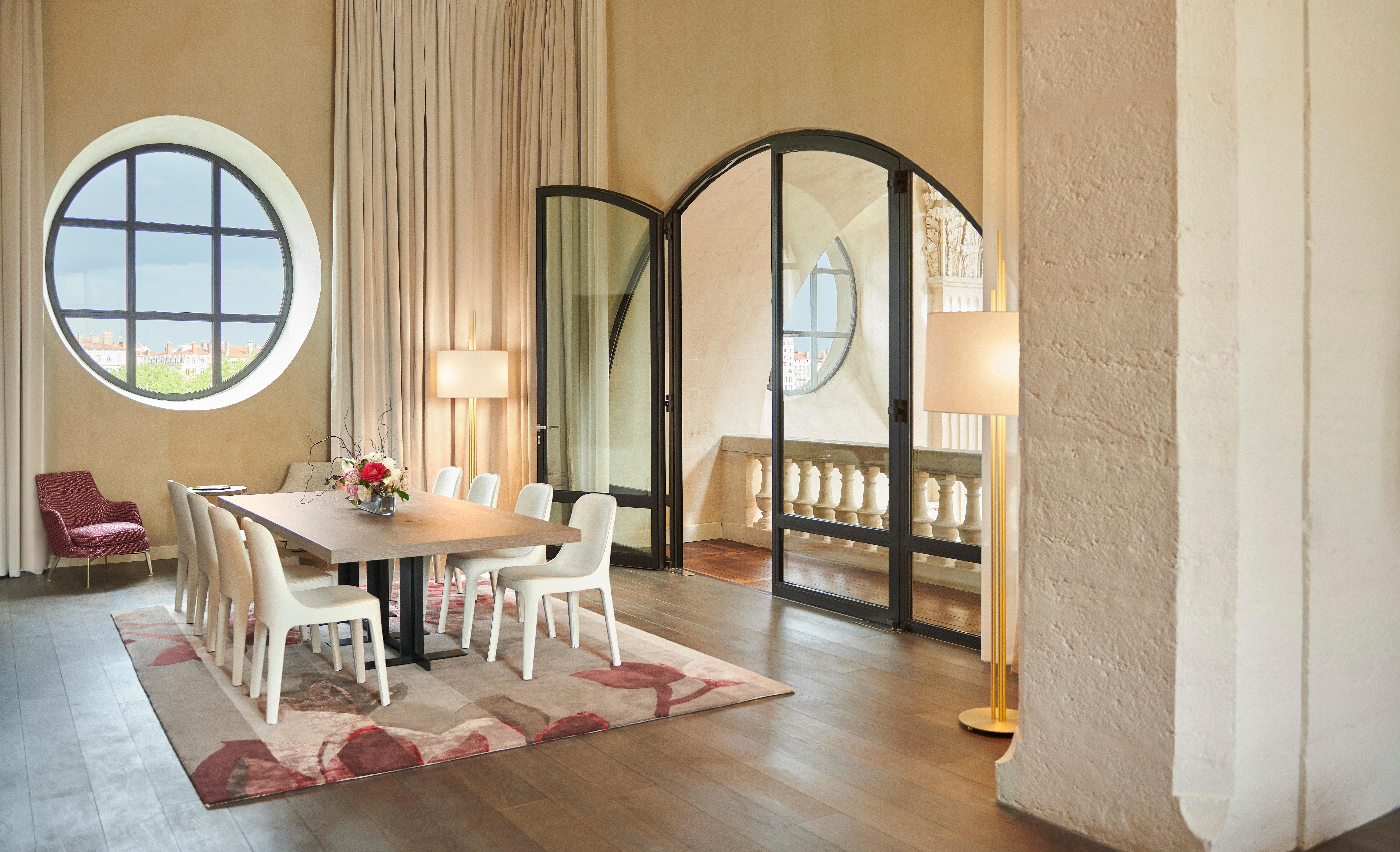 Intercontinental Lyon - Hotel Dieu By Ihg Extérieur photo The dining room of a suite at the hotel
