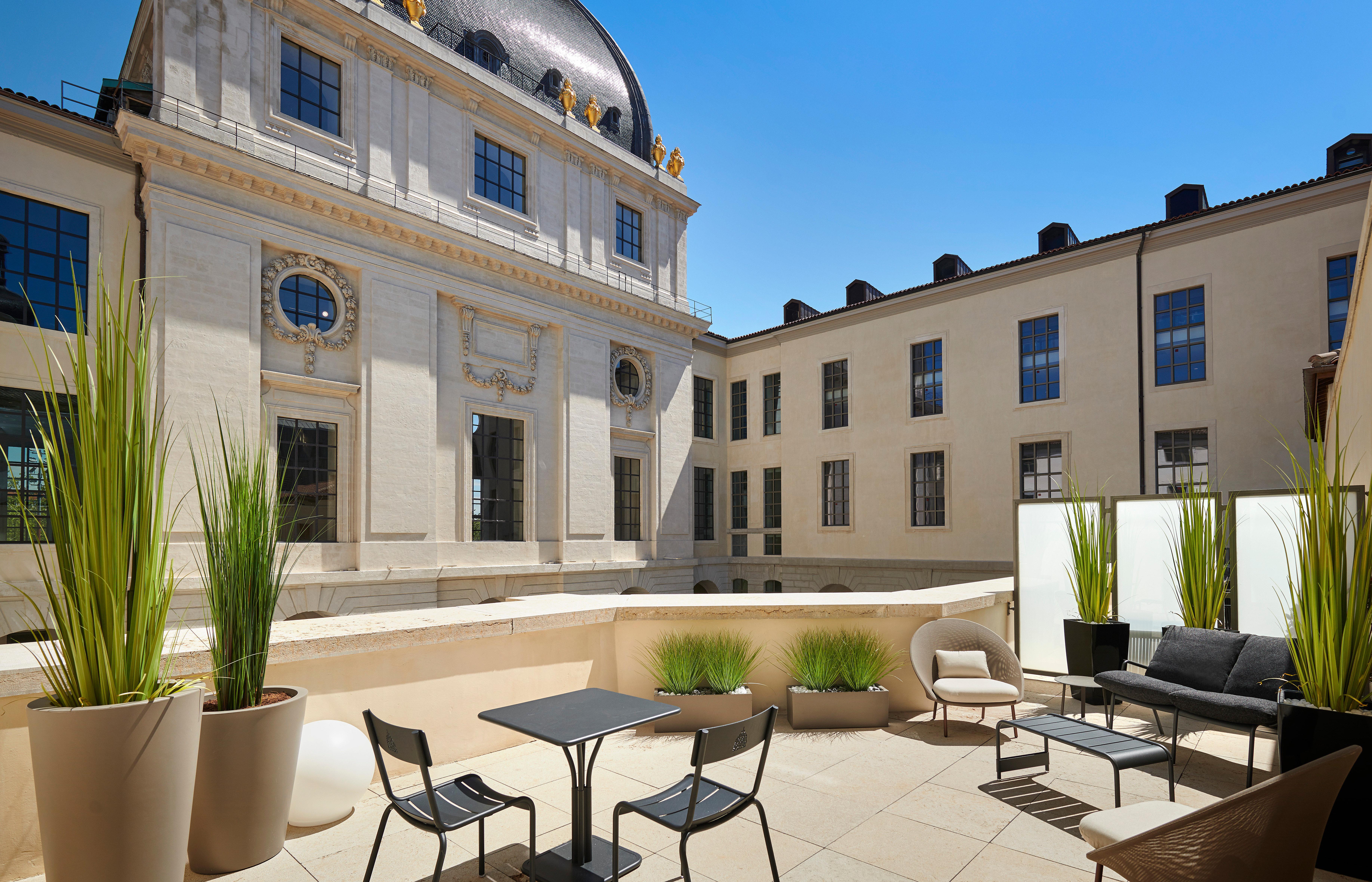 Intercontinental Lyon - Hotel Dieu By Ihg Extérieur photo The courtyard of the Academy