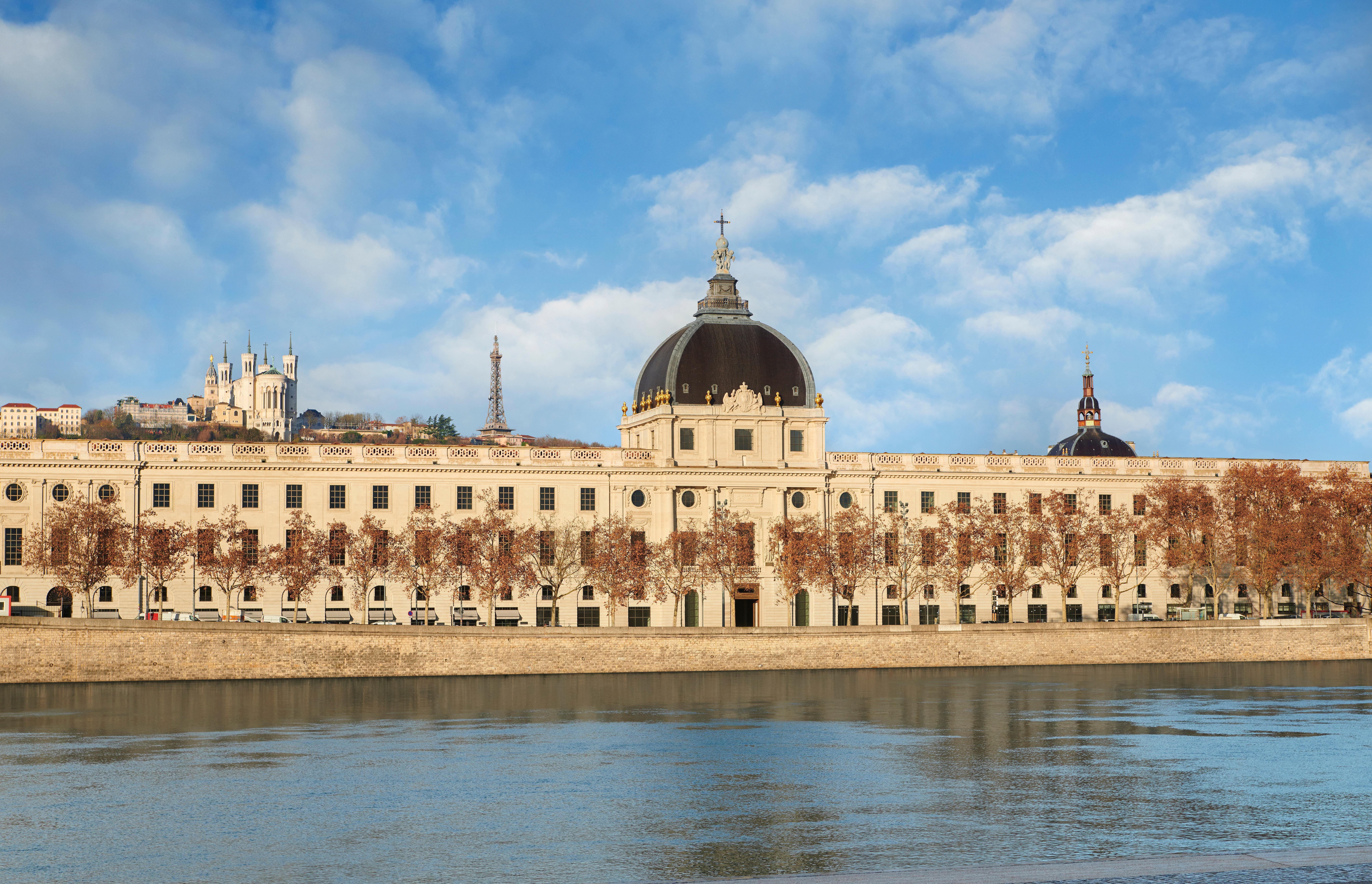 Intercontinental Lyon - Hotel Dieu By Ihg Extérieur photo The headquarters of the Spanish National Library in Madrid.