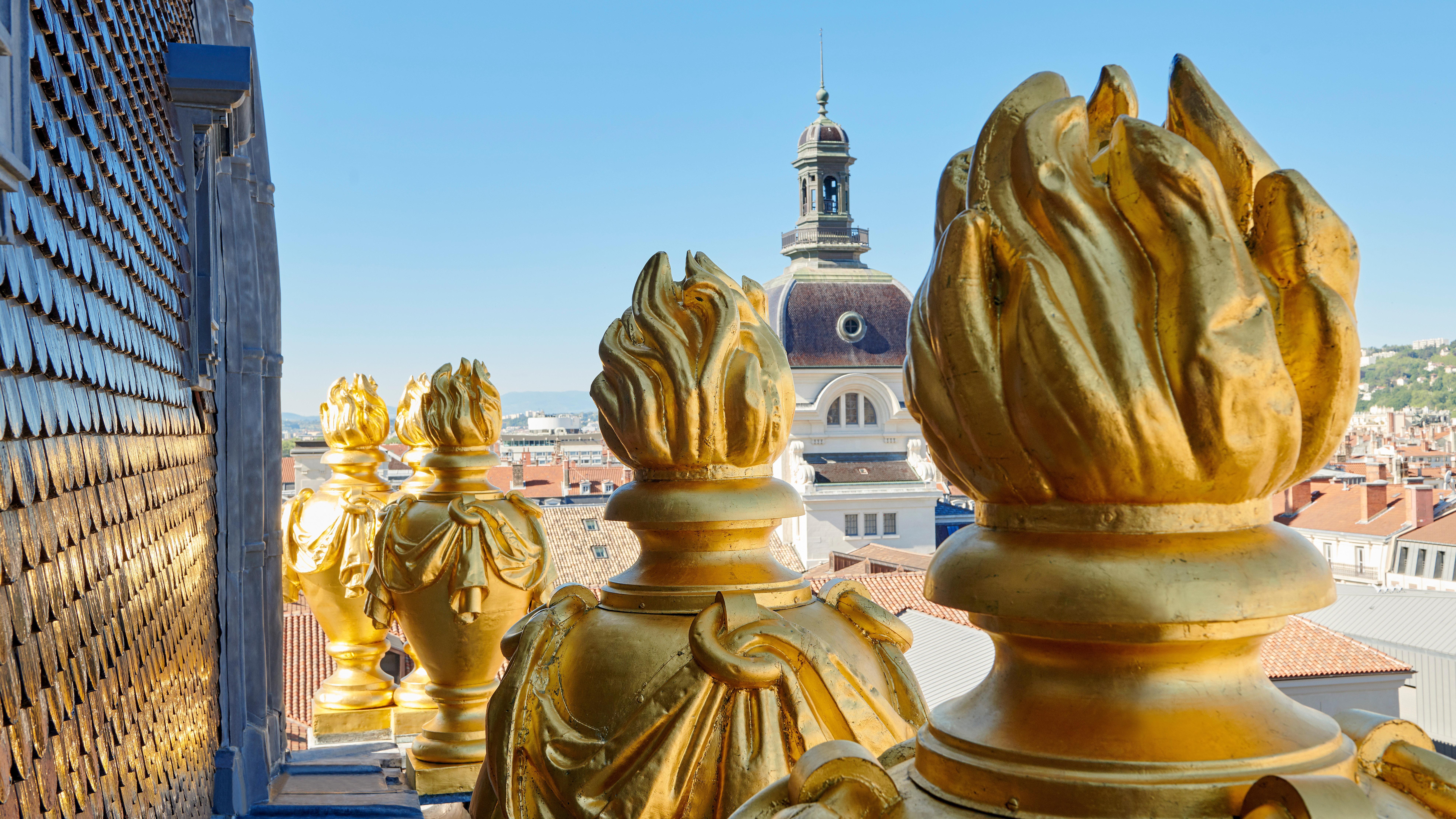 Intercontinental Lyon - Hotel Dieu By Ihg Extérieur photo The golden torch