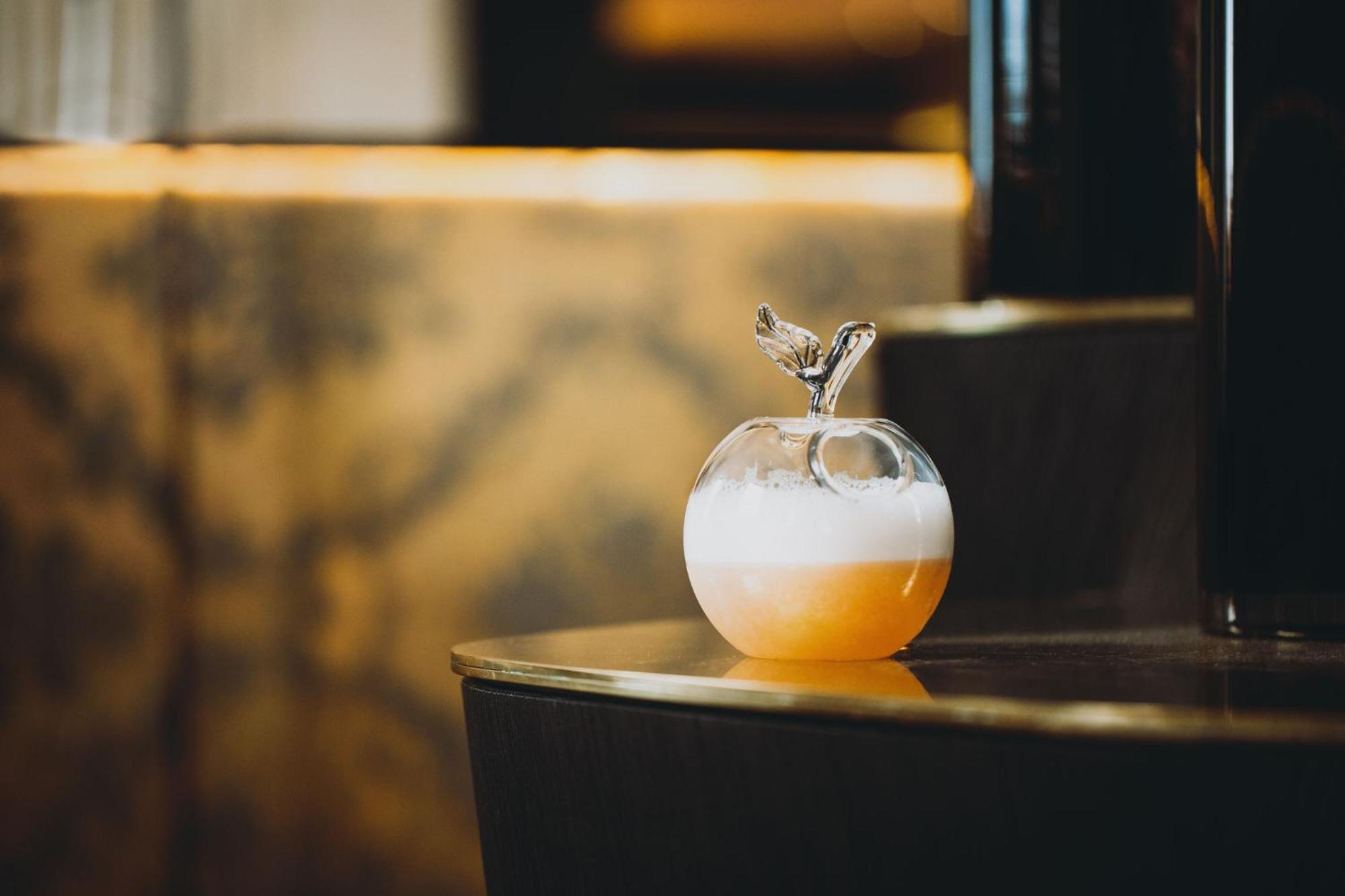 Intercontinental Lyon - Hotel Dieu By Ihg Extérieur photo A cocktail at the bar
